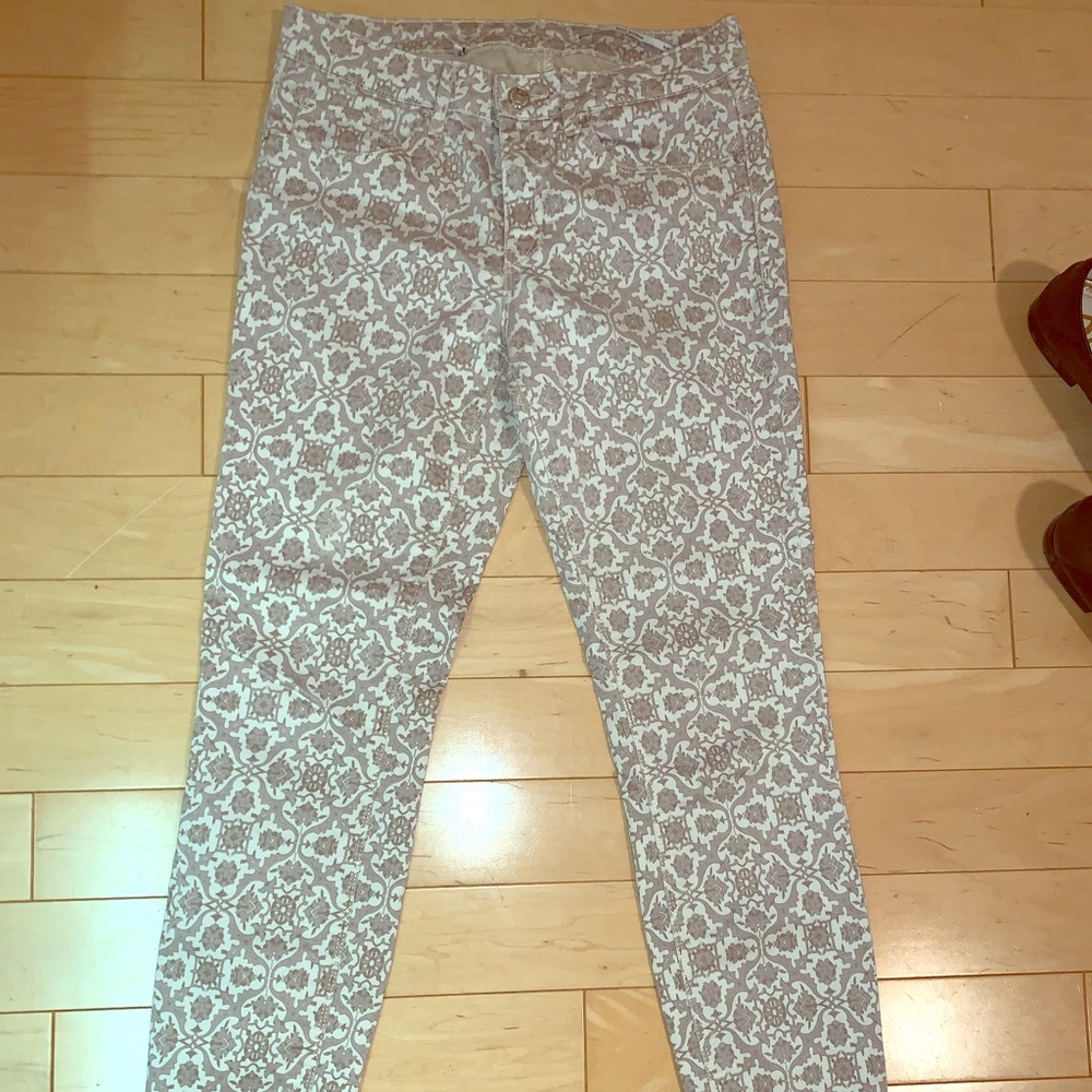 Zara women’s pants with a fun summer pattern! 🤗